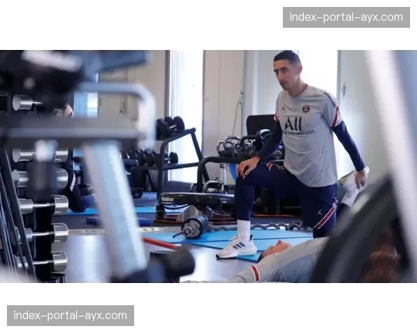 巴黎圣日耳曼伤病动态：马尔基尼奥斯肌肉疲劳治疗，登贝恢复单独训练